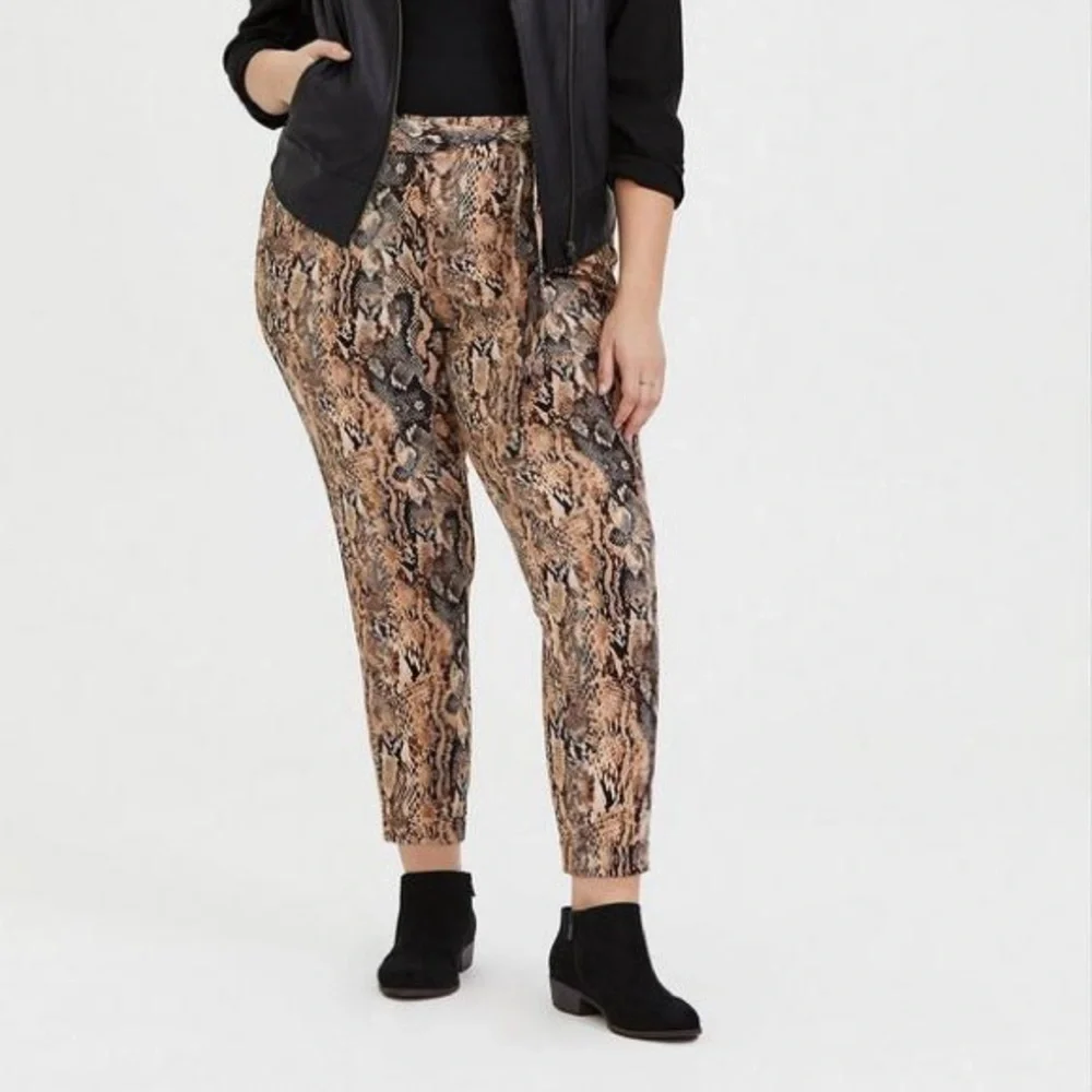 Torrid Animal Snakeskin Print Pull-On Taper Stretch Crepe High-Rise Pants 1X